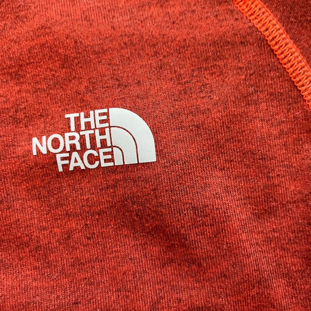 Men’s The North Face crew long sleeve pull over flash dry burnt orange. Medium